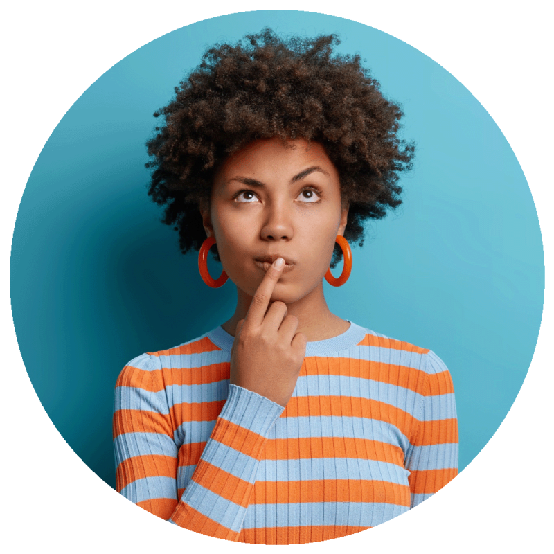 Fille qui réfléchit